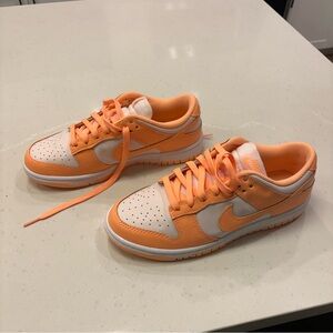Nike Women’s Low-Top Dunk Sneakers in Orange Cream Peach Size 8 Brand New